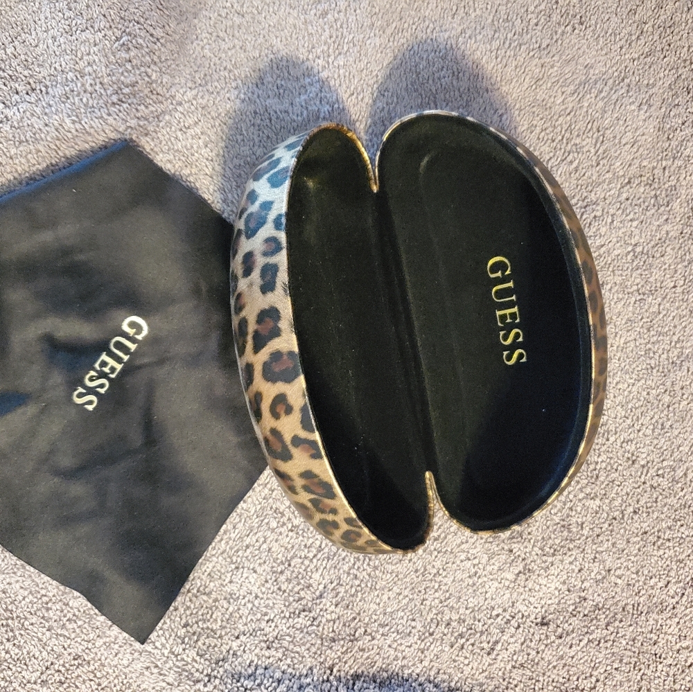 Guess glasses case and cleaning cloth